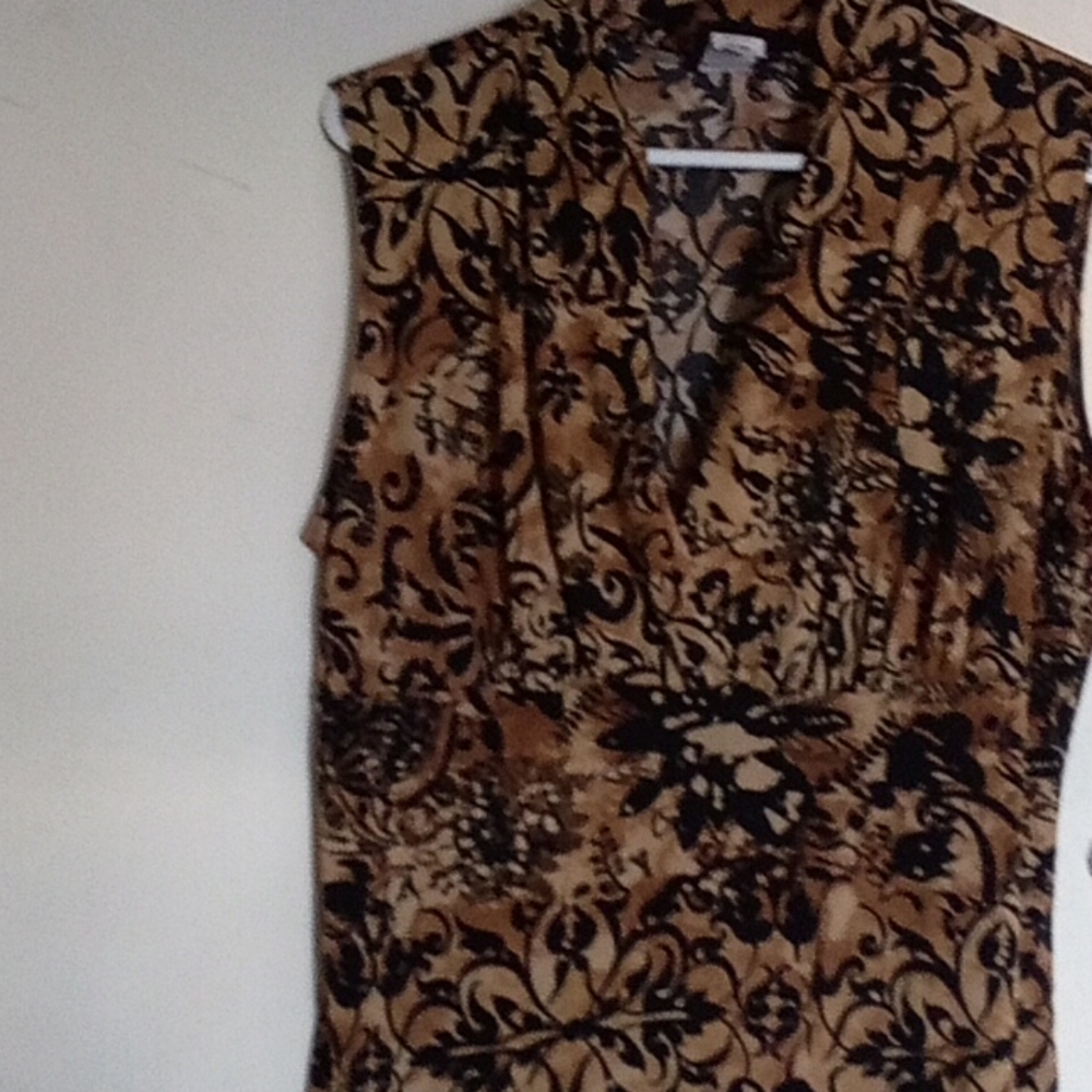Sleeveless blouse